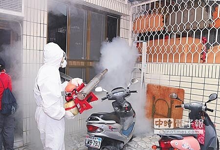 
國家蚊媒中心實驗室台南分館，將利用閒置宿舍養蚊，布置模擬住家、辦公室空間演練噴藥。（曹婷婷攝）
 