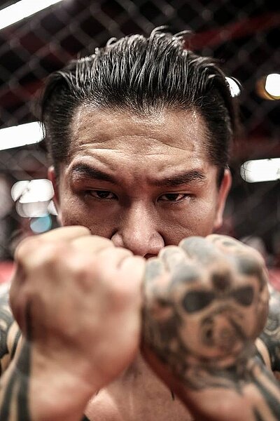 年輕人都不存錢?館長回嗆「怎麼存,你教我」。(翻攝自飆桿臉書)