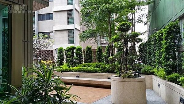 
9.	社區安靜，品質佳，綠意成蔭。