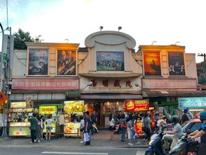 陽明戲院自辦都更變身商場、影城大樓