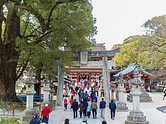 雖然不是假日，在天滿宮內還是有許多遊客前來賞櫻。根據經驗，不想人擠人的話下午來會比較好。