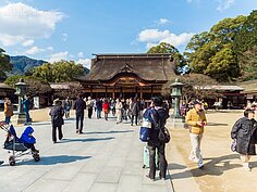 太宰府天滿宮主殿屋頂是用稻草鋪起來的，十分的特別。