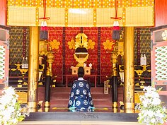 運氣好還可看到神職人員在祈福。