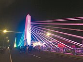 高鐵彰化站聯外道　星光大橋絢爛通車