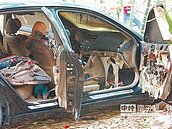 男疑情緒不穩　放火燒車自宮