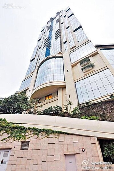 
2.矗立在梅道1號的The Mayfair豪宅外觀雄偉，設計、設施都是香港建築界公認鉅作。（翻攝自香港新浪財經微博）

