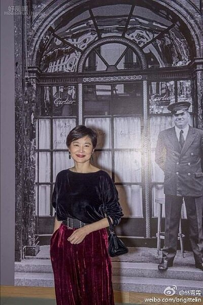 3.林青霞喜歡旅遊享受生活，與女兒們感情也相當好。（翻攝自林青霞微博）
