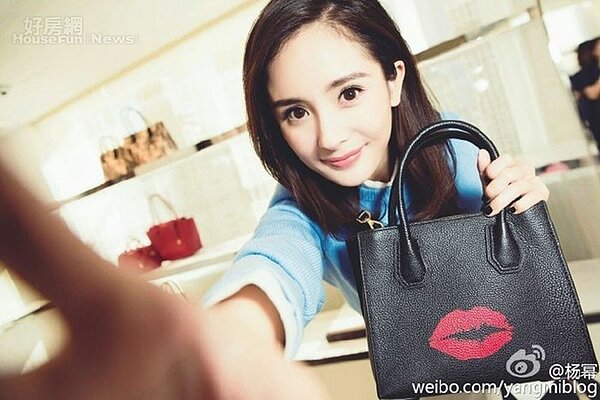 6.儘管已有一女，楊冪婚後依舊甜美俏麗。（翻攝自楊冪微博）
