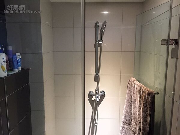 7.廁所也是黑白色系,採乾溼分離。