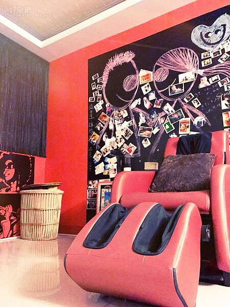 6. 客廳與房間牆上掛滿所有與家人有關的回憶。