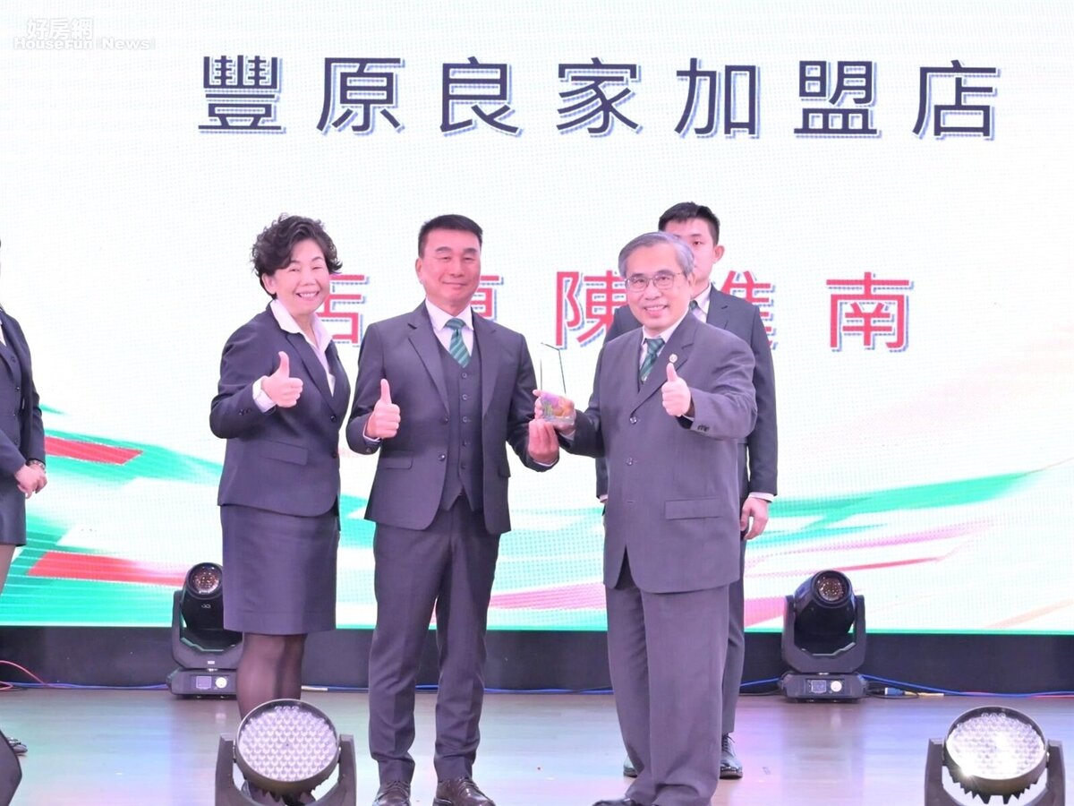 有巢氏房屋陳進南從警察轉職成為房仲,仍保有正義感與責任感,需要幫忙都樂於伸出援手。圖/永慶房產集團提供