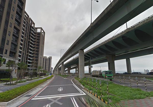 公園第一排的美麗景致,恐因政府計畫而成為一灘爛泥巴。(示意圖/翻攝自Google Map)