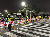 原來　警察是這樣跨年的