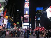 移民美國　入籍費用漲2成