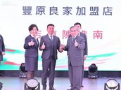 阿伯闖國道.父子翻車　豐原有巢氏房仲　一年三度伸援救人