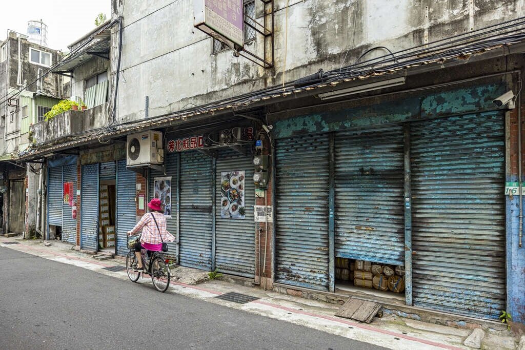 赤峰街商圈連續幾間店面熄燈，翻倍漲的店租倒閉潮恐怕要出籠。圖／台北市觀傳局提供