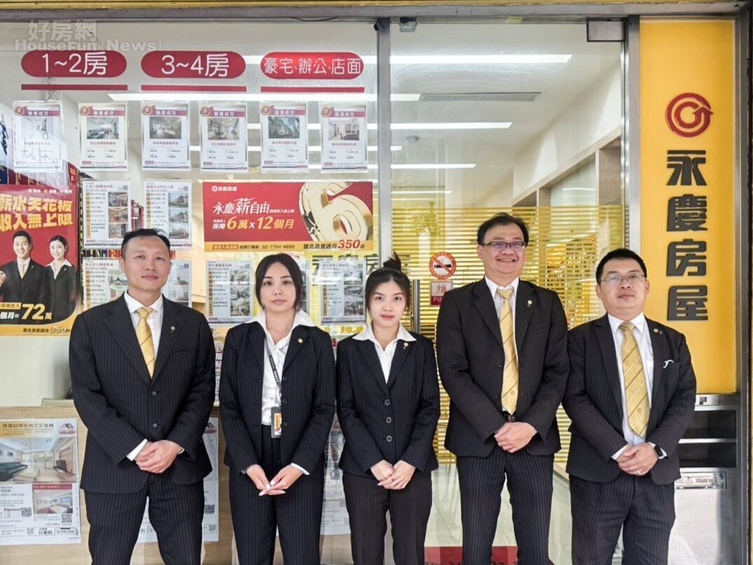 從第一線業務到管理職,莊煜東(左一)親身感受到培訓制度、團隊合作與職涯發展帶來的支持,也積極帶領團隊夥伴一起向前邁進。圖/永慶房產集團提供