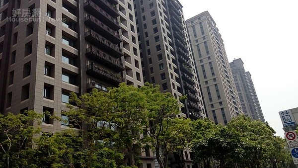 【台北市租金投報率】實在低的可憐,連2%都能夠沾沾自喜,我們其實比希臘還慘.... 2 藝人大S去年所居住的信義區豪宅「冠德遠見」為豪宅租金報酬率之最(圖/好房網資料中心)