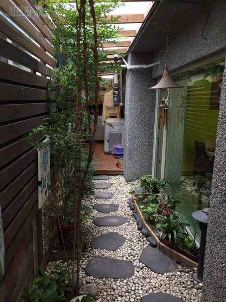 4-5.一樓走日式混客家風格，整個空間採光效果相當好，戶外還有個小庭園。
