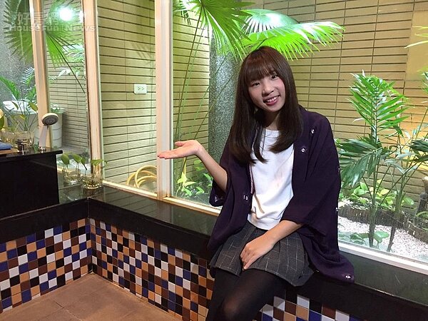 8.主臥室裡的浴室空間寬敞、且還有個小天井設計,當泡澡時頗有置身日式湯屋的錯覺。