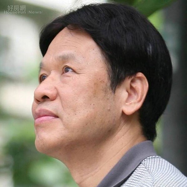 1. 著名作家古蒙仁因轉換工作而移居青埔。