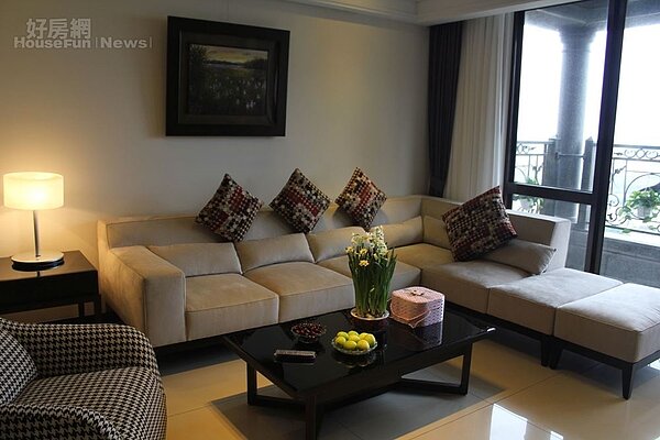 4. 裝潢走的是古典與現代混搭的低調奢華路線。