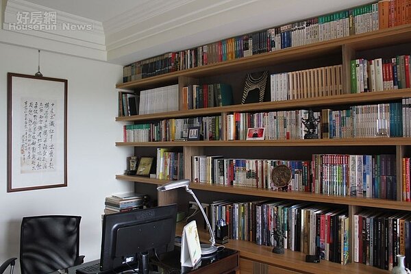 8. 古蒙仁的大書房,也是他的工作空間。