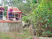 廟旁地基掏空　土地公住危樓