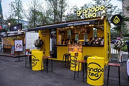 grandpa tea  
堅持純天然的茶飲店
「茶」堅持原葉現泡，不使用劣質碎茶或化學茶精。 
「荔枝蜜」來自南投中寮的黑葉荔枝蜜，100%無抗生素更無添加糖。
 「鮮乳」台南酪農單一產區產地直送無添加、無調整的高乳脂鮮奶。