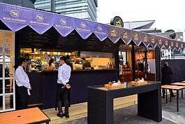 Blue Elephant
藍象餐廳創辦人，於首都布魯塞爾創立了第一家藍象餐廳，重新演繹母親與姐姐的泰國食譜料理，從此聲名大噪，並獲得米其林的星級殊榮，是泰國飲食文化的驕傲。