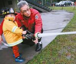 宜蘭消防體驗　2歲娃打火萌翻
