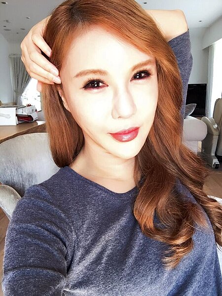 主持天后利菁在海內外擁多處房產,不過日前卻向媒體指出她在南港投資的億元豪宅慘遭套牢。(翻攝自利菁Regine臉書)