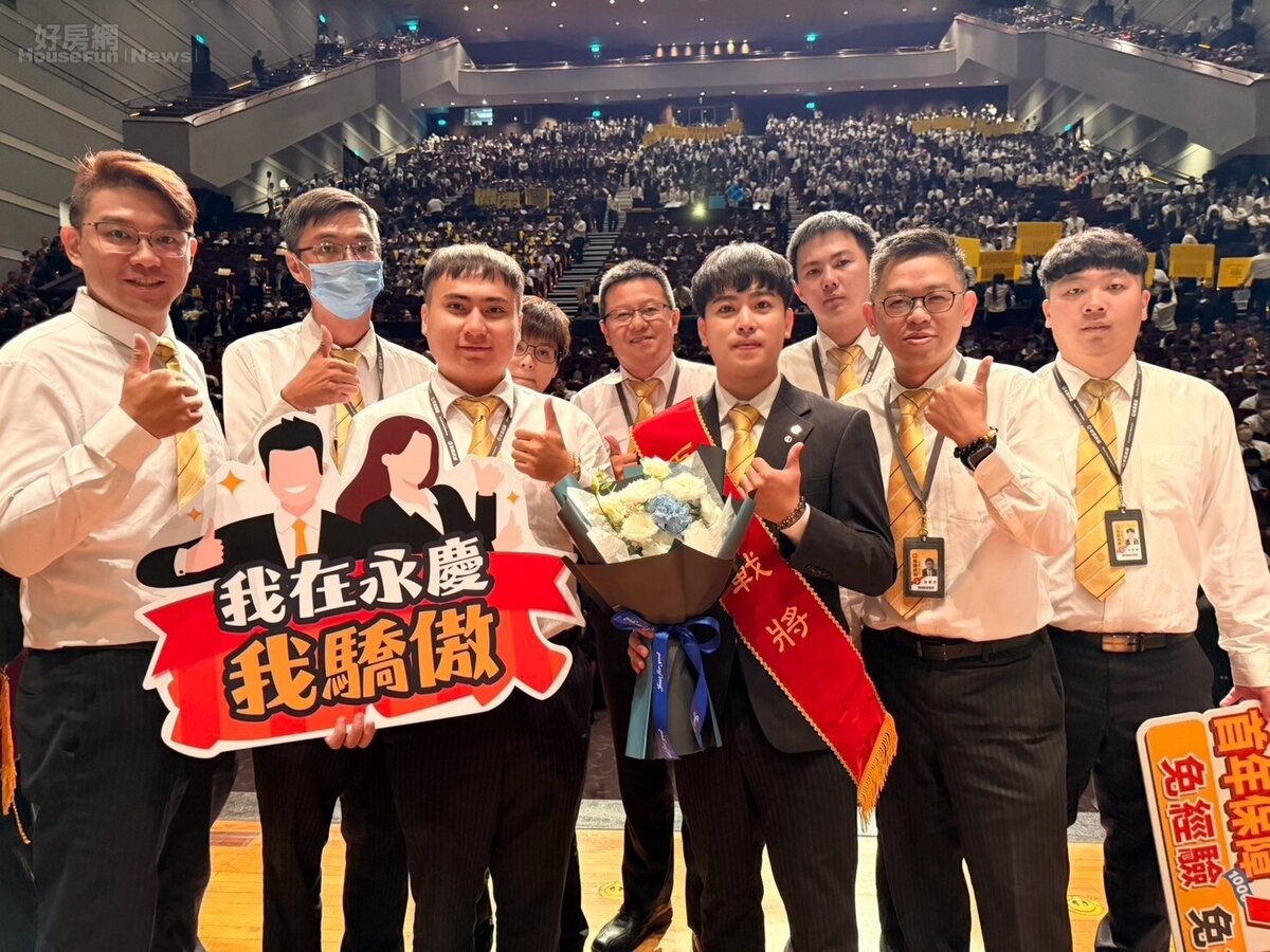 永慶房屋經紀人員鄭偉祥分享，公司重視團隊合作，夥伴彼此支援有默契、不用單打獨鬥。圖／永慶房產集團提供

