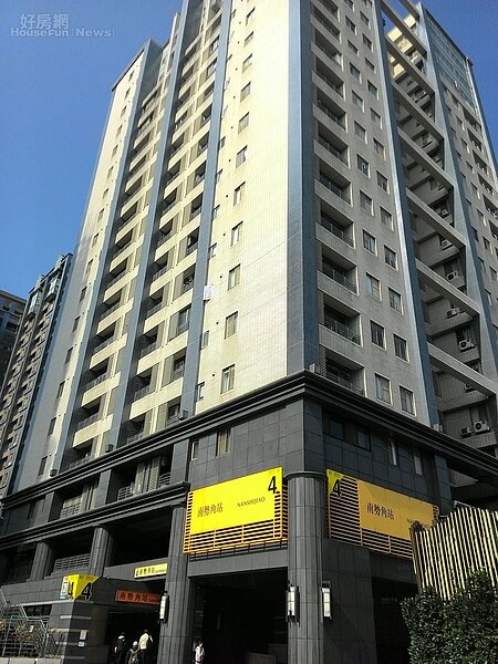 2. 「南方之星」與南勢角捷運站共構,佔盡地利之便。