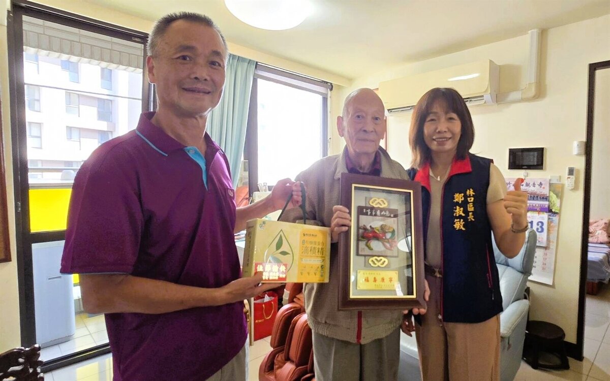 今年邁入99歲的東勢里馮伯伯認為運動及保持好心情，是健康的不二法門！圖／新北市政府提供