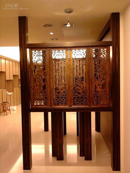 4.	從上海找來古典窗花屏風。
