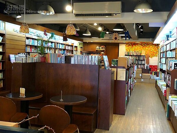 2.	胡思樓上的空間，兩層都有書籍和咖啡區。
