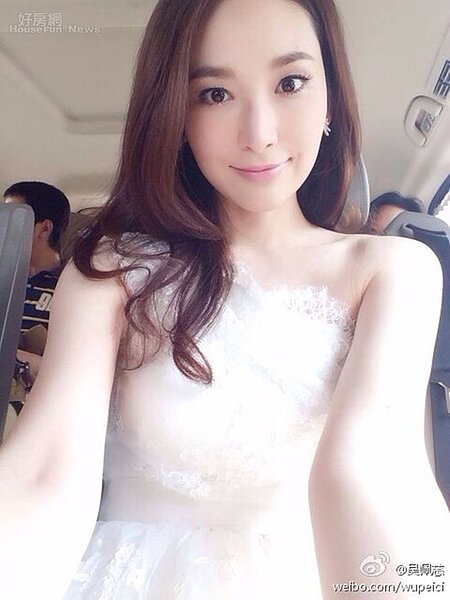 1.吳佩慈為香港富商紀曉波生下一對子女。(翻攝自吳佩慈微博)