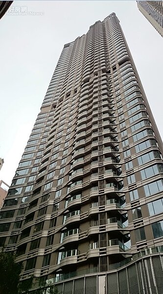 2.「瀚然」位在香港島西半山,樓高48層。(翻攝自香港美聯物業_黃紹文微博)