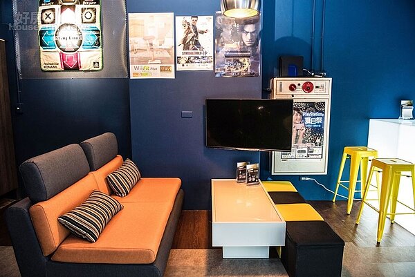 3.一樓規劃為開放式包廂區，每一區都準備了PS4、Xbox等最新遊戲主機。
