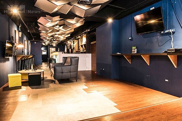 9.二樓舞台區還能辦活動，未來也希望能與電競產業合作，讓這個空間充滿更多可能。
