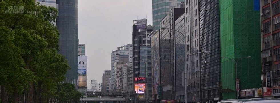 ICI指數,結果顯示2018年商用不動產最被看好的產品由辦公室奪得榜首,投資風險相對最低,圖為信義區商辦 (大刊頭)