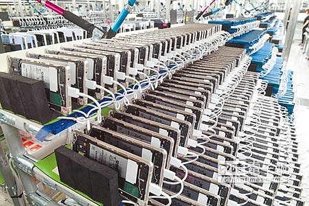 三星設立大型測試工廠，測試超過20萬台Note7，及超過3萬顆電池。（圖／三星） 