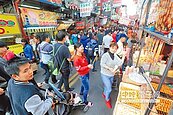 一中年貨大街　10元雞排狂賣