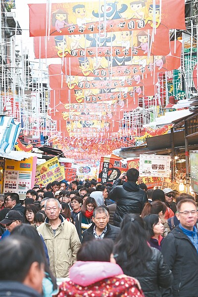 行政院主計總處公布最新經濟成長率，去年全年GDP為1.4%，成功「保1」。 記者蘇健忠／攝影