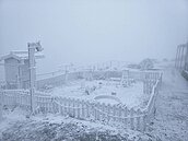 玉山今晨低溫下探零下8.7度　積雪未融