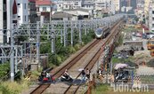 台南鐵路地下化倒數一天　民眾、鐵道迷搶拍地上鐵道最後身影