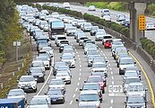 車流提前北上　國道中部路段下午易塞
