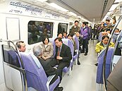 蔡總統試乘機捷　到桃機不用30分鐘