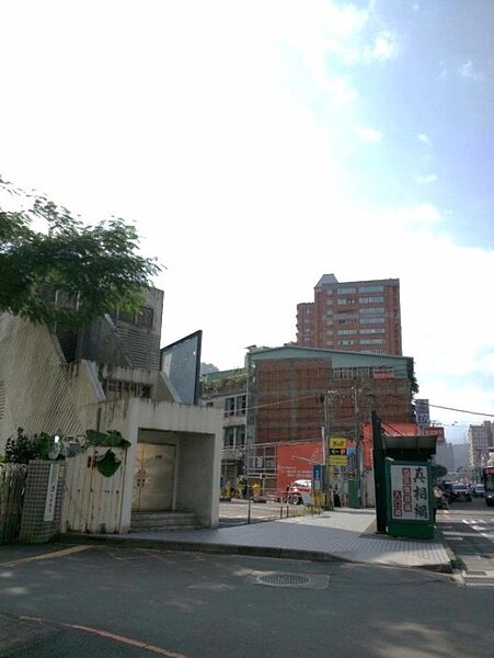 變更位置現為緊急出口及通風口(圖/新北市政府城鄉發展局提供)